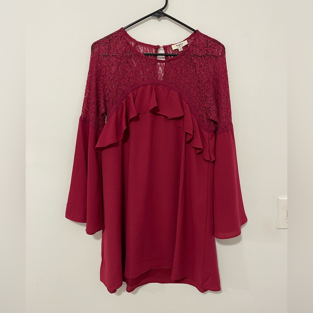 Red Flowy dress. Flowy sleeves